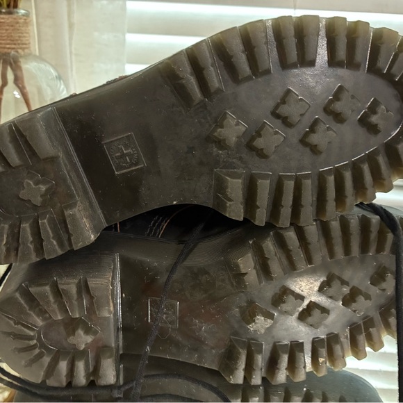 LEONA WOMEN'S VINTAGE SMOOTH LEATHER HEELED BOOTS - Picture 6 of 6